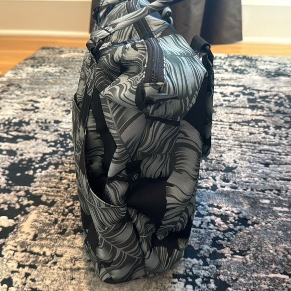 Hershel Palm Zipper Tote Bag - Picture 2 of 6